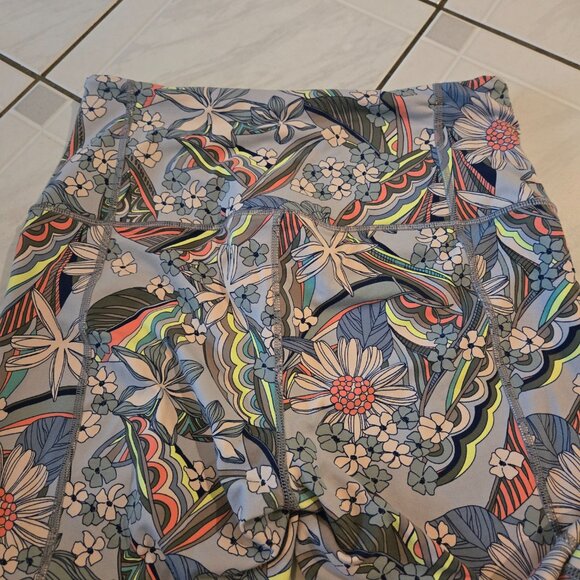 Victoria's Secret Sport Knockout Floral Print Leggings Gray M - Picture 3 of 3